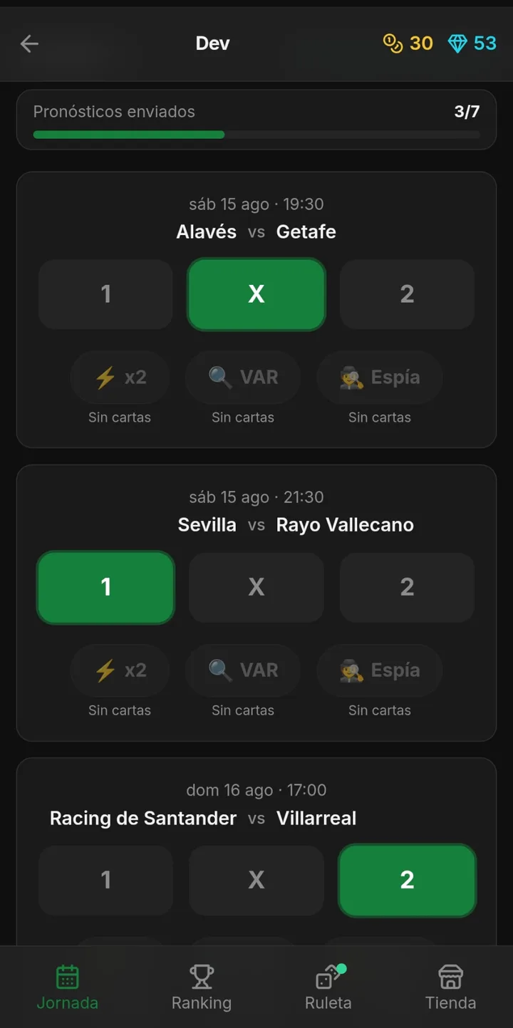 Pantalla de la jornada en Futbolio con los pronósticos 1, X y 2 de cada partido de LaLiga